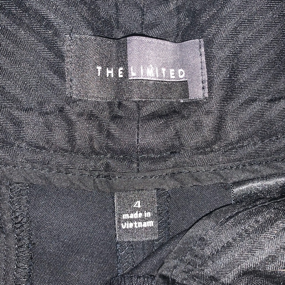 THE LIMITED Shorts - Picture 3 of 4